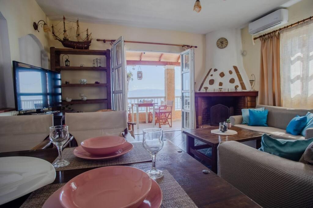 Kohyli Beachfront House Agia Pelagia Chlomou ภายนอก รูปภาพ