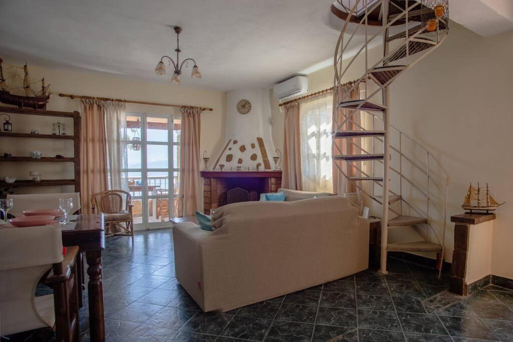 Kohyli Beachfront House Agia Pelagia Chlomou ภายนอก รูปภาพ