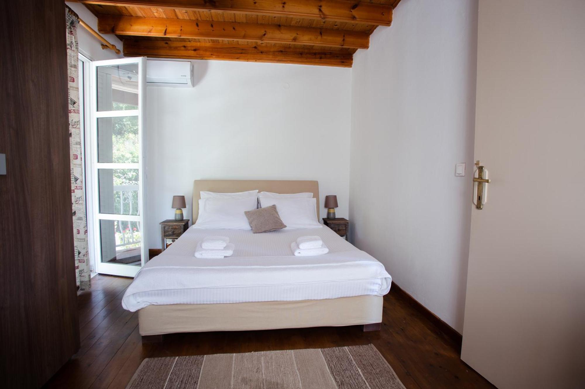Kohyli Beachfront House Agia Pelagia Chlomou ภายนอก รูปภาพ