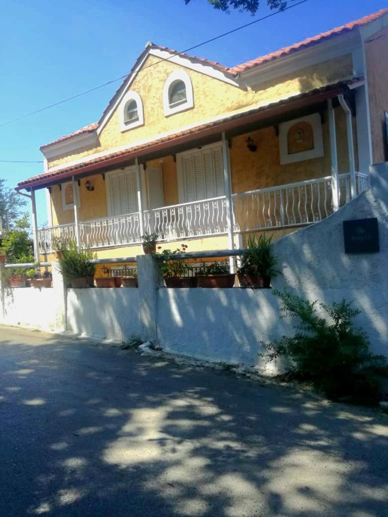 Kohyli Beachfront House Agia Pelagia Chlomou ภายนอก รูปภาพ