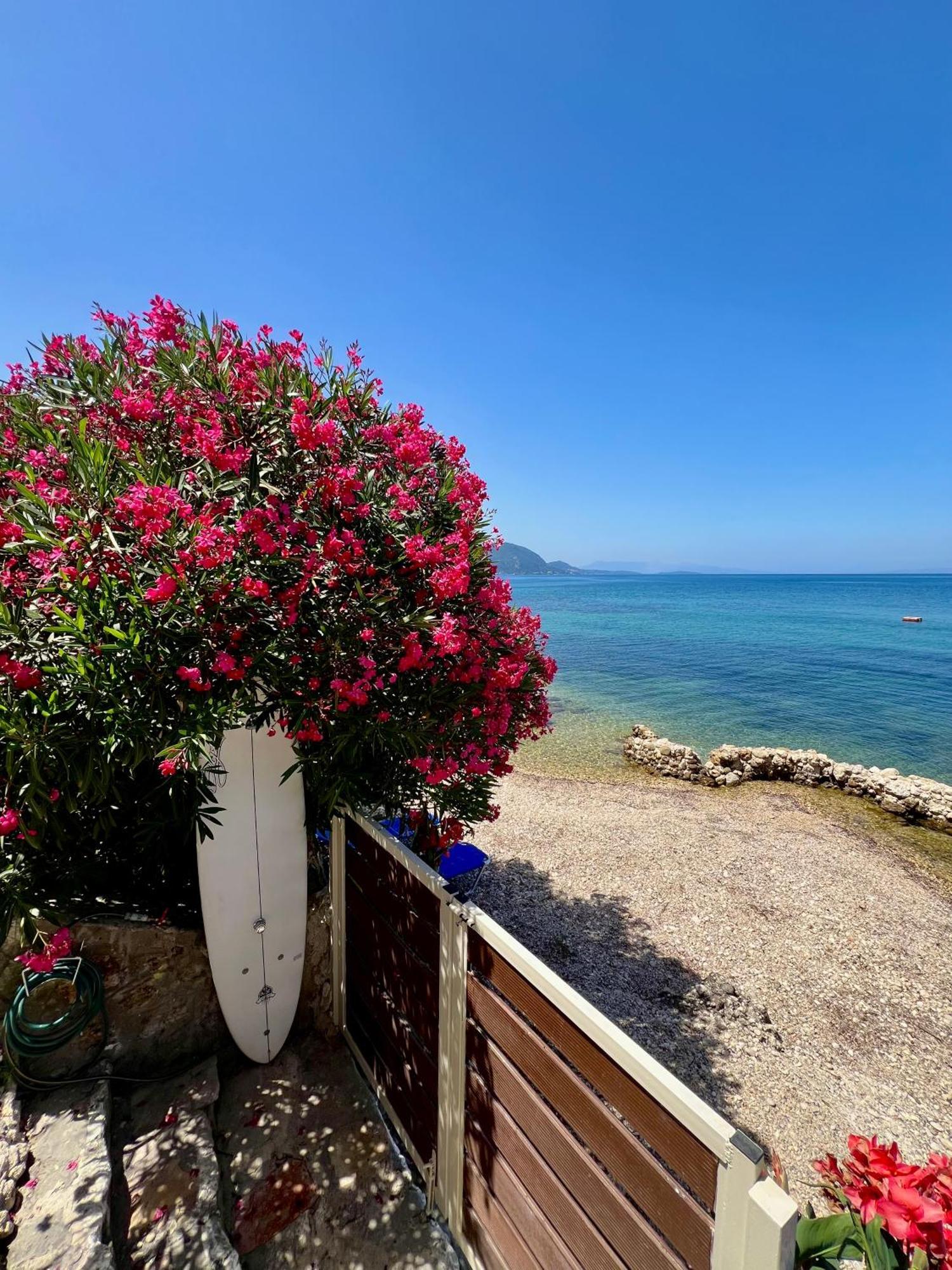 Kohyli Beachfront House Agia Pelagia Chlomou ภายนอก รูปภาพ