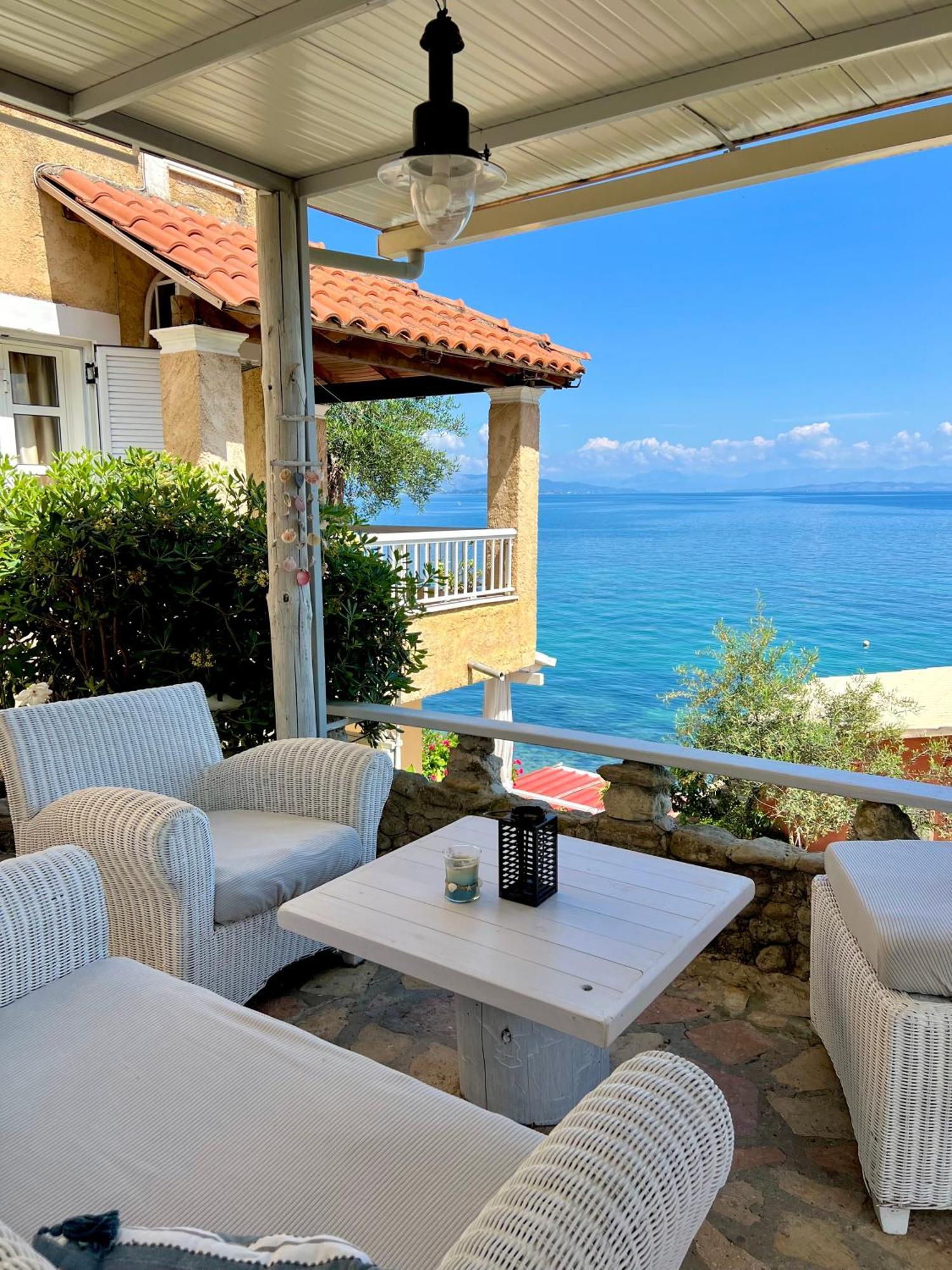 Kohyli Beachfront House Agia Pelagia Chlomou ภายนอก รูปภาพ