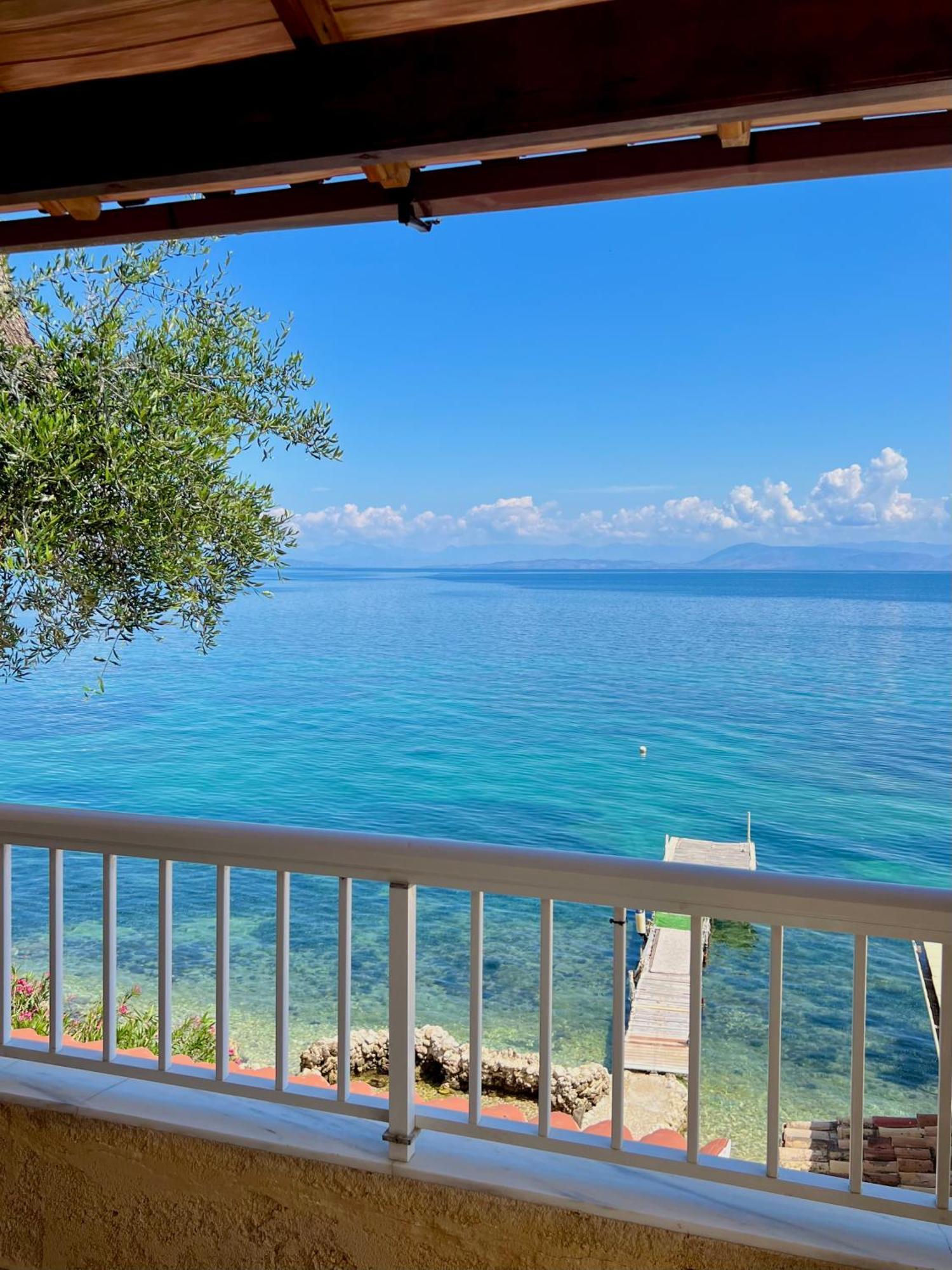 Kohyli Beachfront House Agia Pelagia Chlomou ภายนอก รูปภาพ