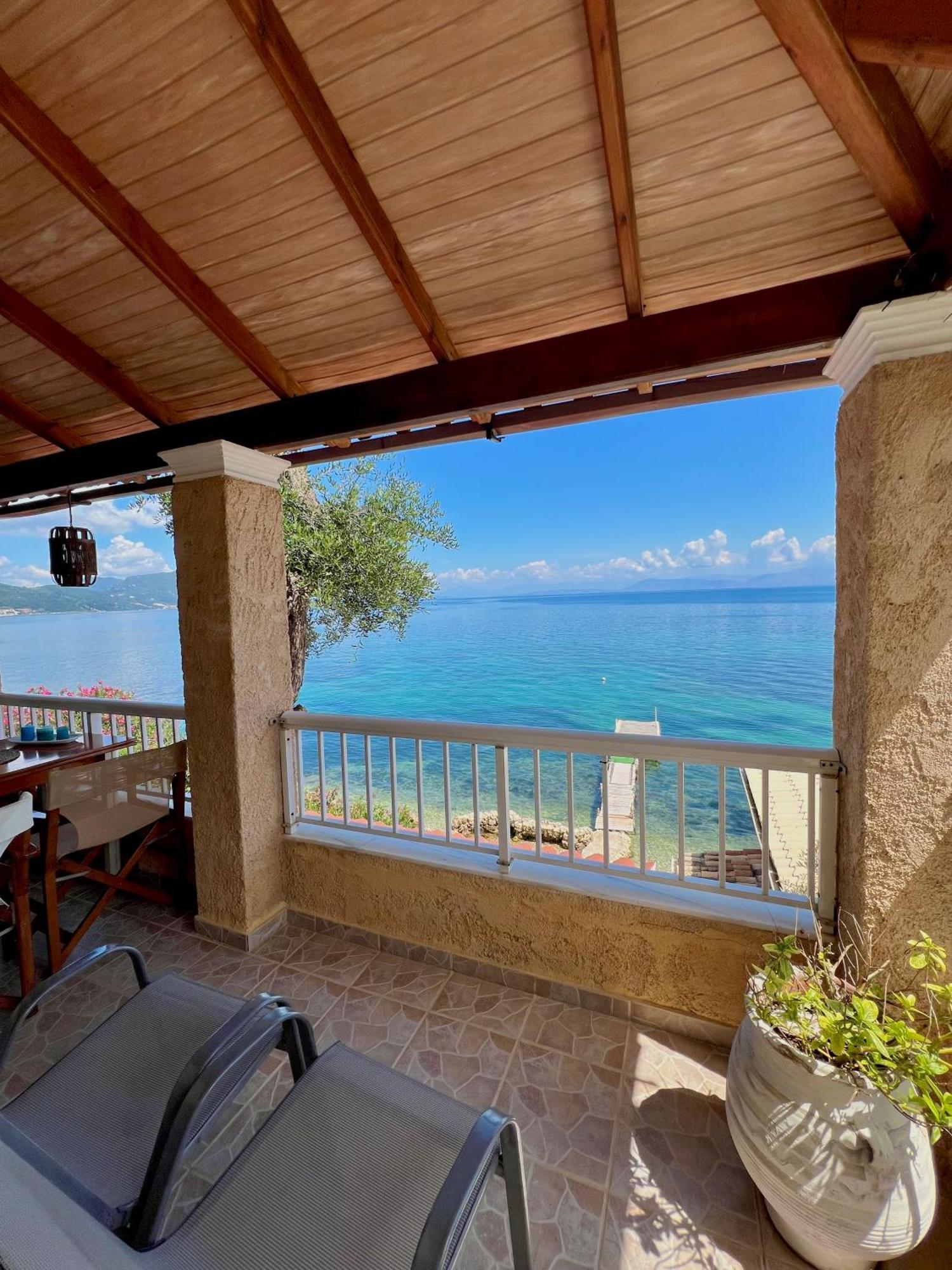 Kohyli Beachfront House Agia Pelagia Chlomou ภายนอก รูปภาพ