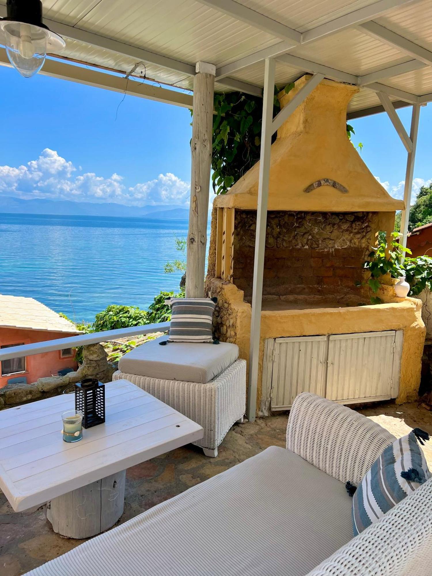 Kohyli Beachfront House Agia Pelagia Chlomou ภายนอก รูปภาพ