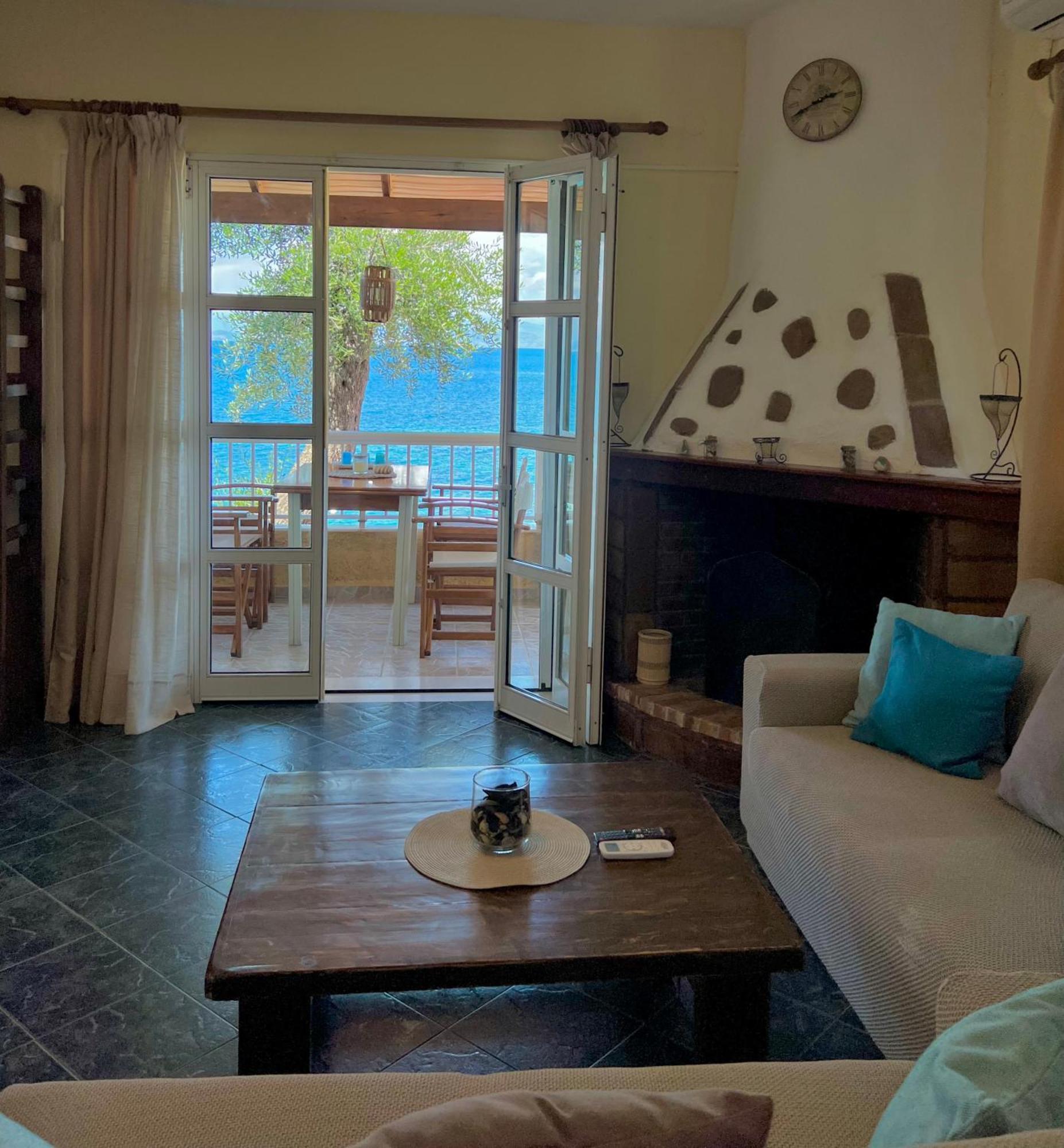 Kohyli Beachfront House Agia Pelagia Chlomou ภายนอก รูปภาพ