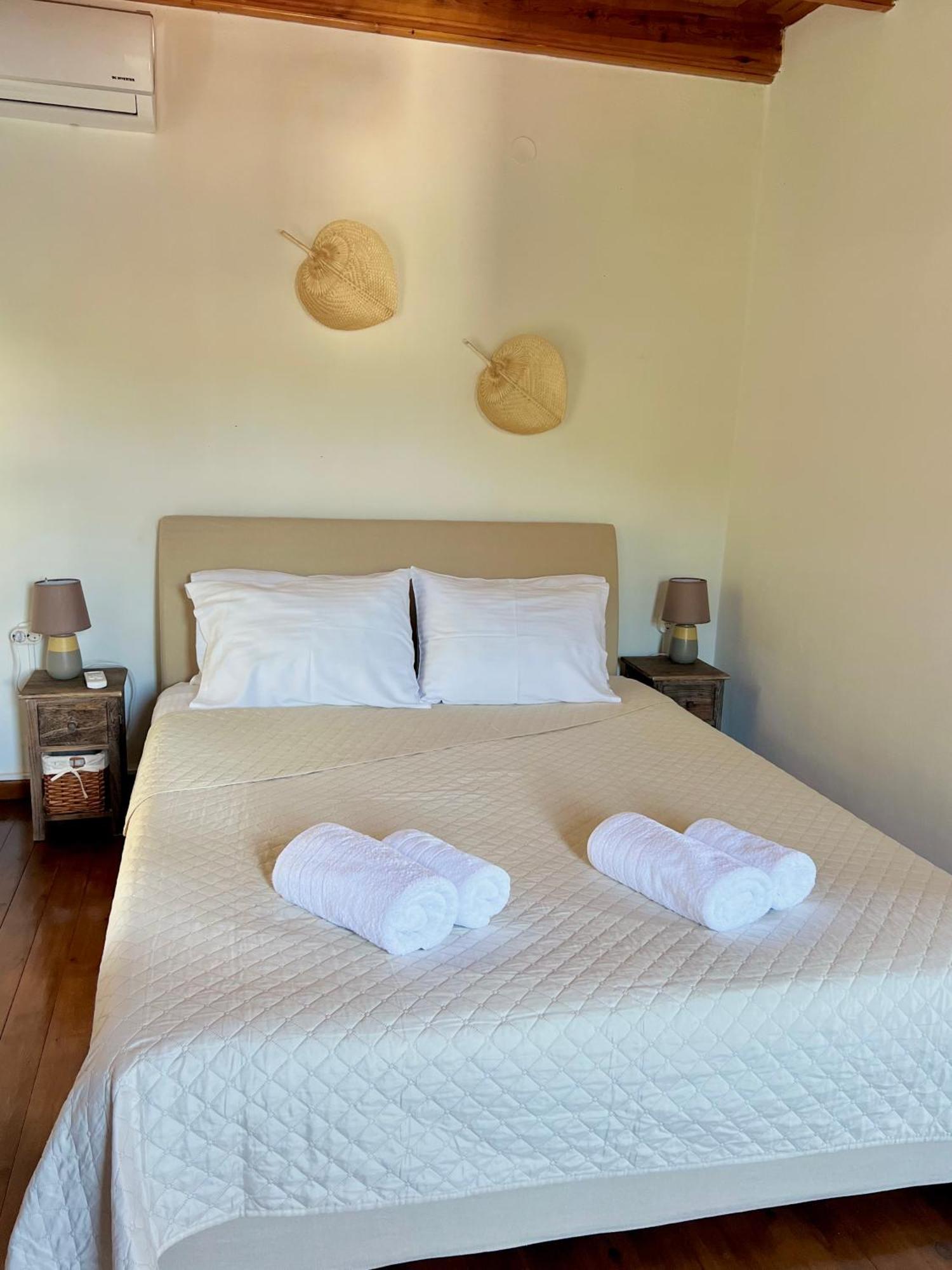 Kohyli Beachfront House Agia Pelagia Chlomou ภายนอก รูปภาพ